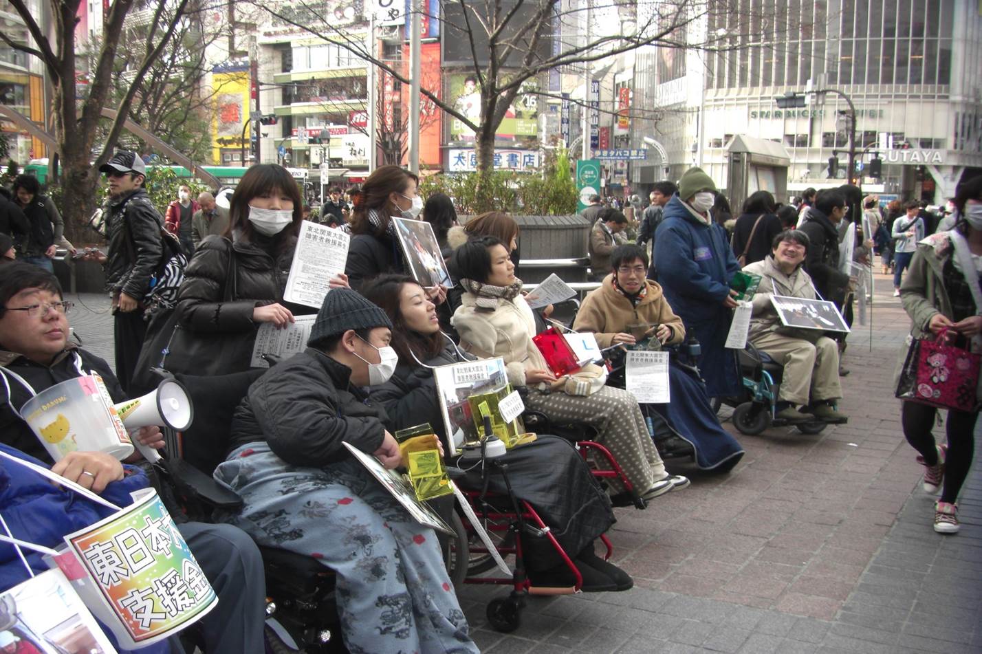 街頭募金の様子