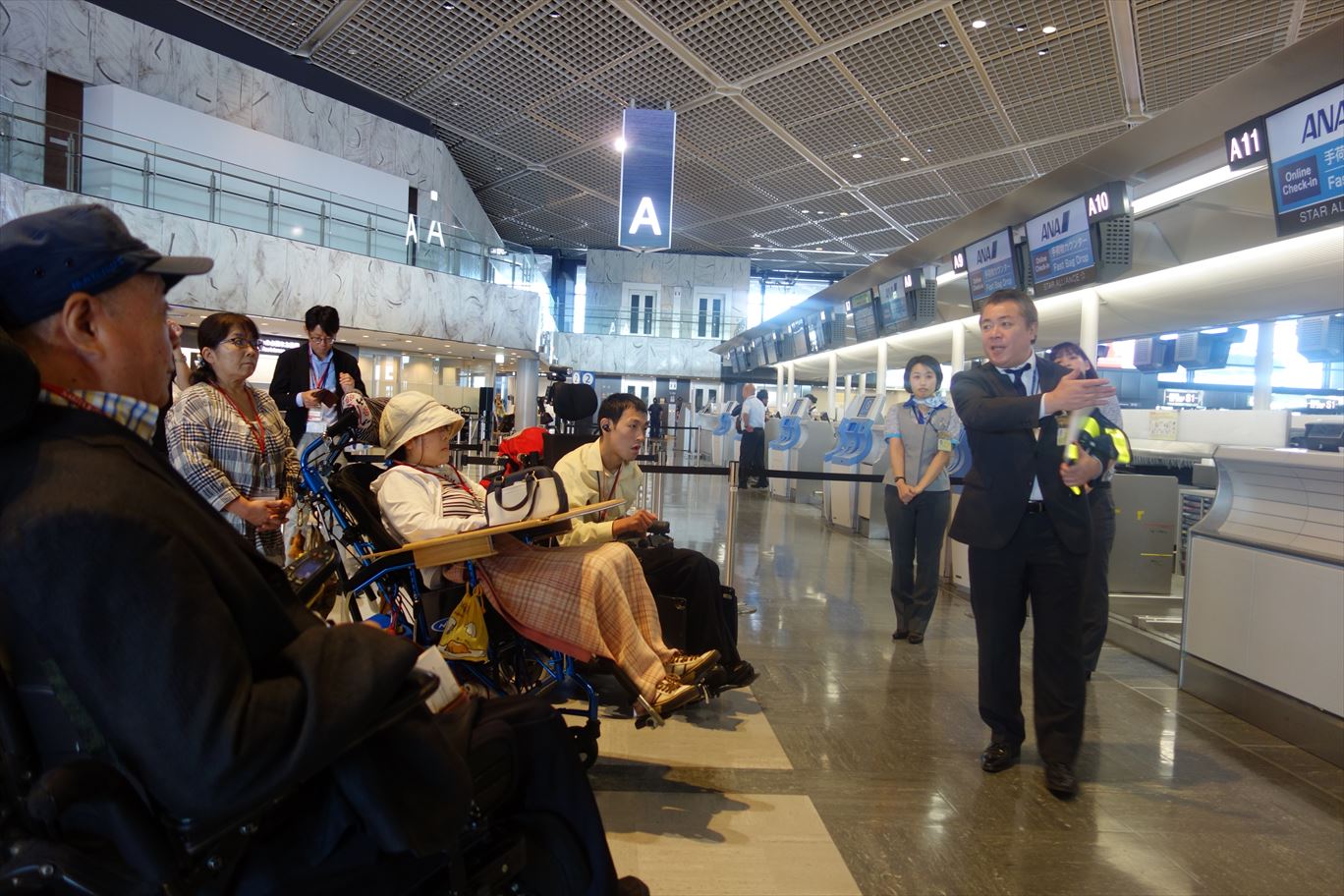 成田空港 Ana 全日空 飛行機への車いす積込み視察報告 Dpi 日本会議