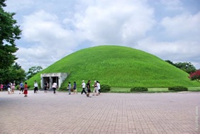 慶州にある天馬塚の全体