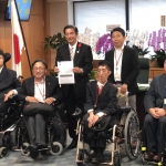 山本博司厚生労働副大臣に「厚生労働行政における障害福祉施策に対する要望書」を提出しました