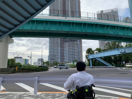 都営大江戸線月島駅から晴海BRTターミナルまでの歩道の様子