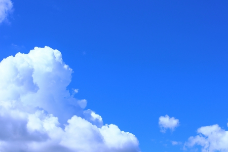 夏の青空と雲