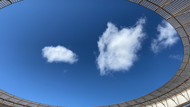 スタジアムから見える青空