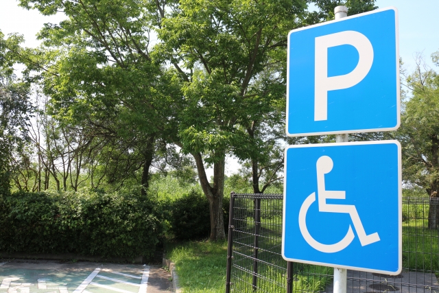 車いす駐車場の看板