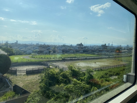 車窓から見える町の風景