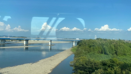 車窓から見える木曽川