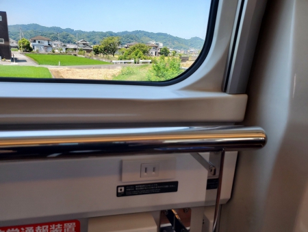 外のきれいな景色と電源コンセント