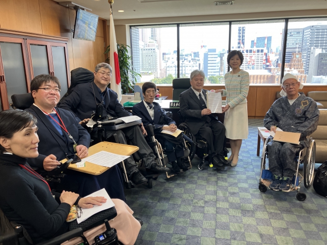 副大臣と記念撮影