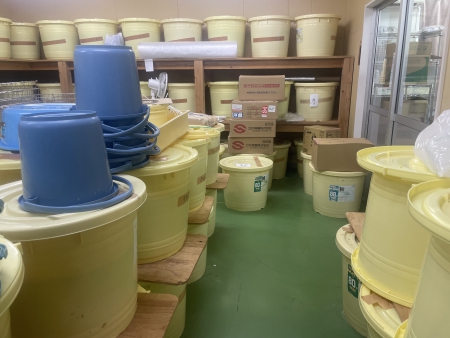 さやかワークセンターの中にある味噌工房も見学させていただきました