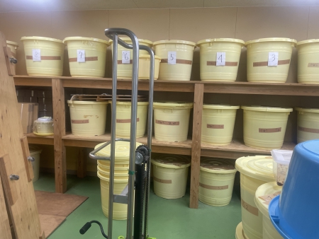 さやかワークセンターの中にある味噌工房も見学させていただきました