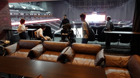 内部の視察の様子2