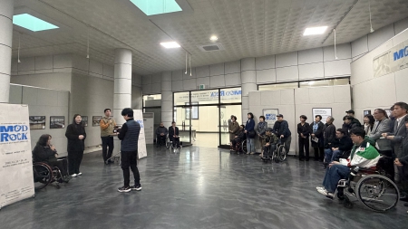 写真③ 開会イベントの様子