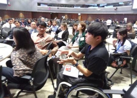 右:発言をする笠柳