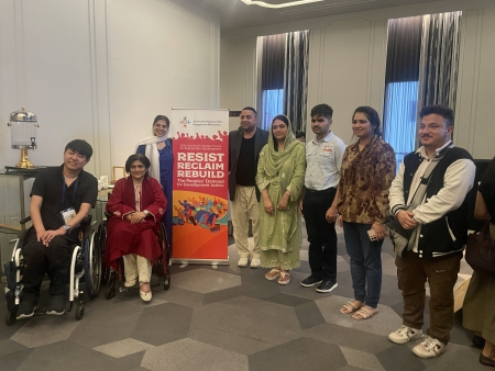 写真:今回知り合った各国の障害セクターのみなさんと