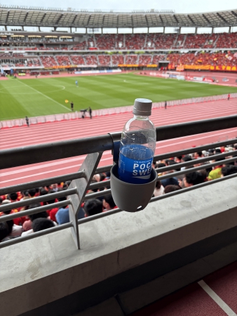 ドリンクホルダーにペットボトルが入っている様子